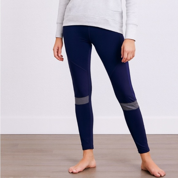 Fabletics leggings navy blue inside pocket pull on reflective calf stripe SZ SM - Picture 1 of 8